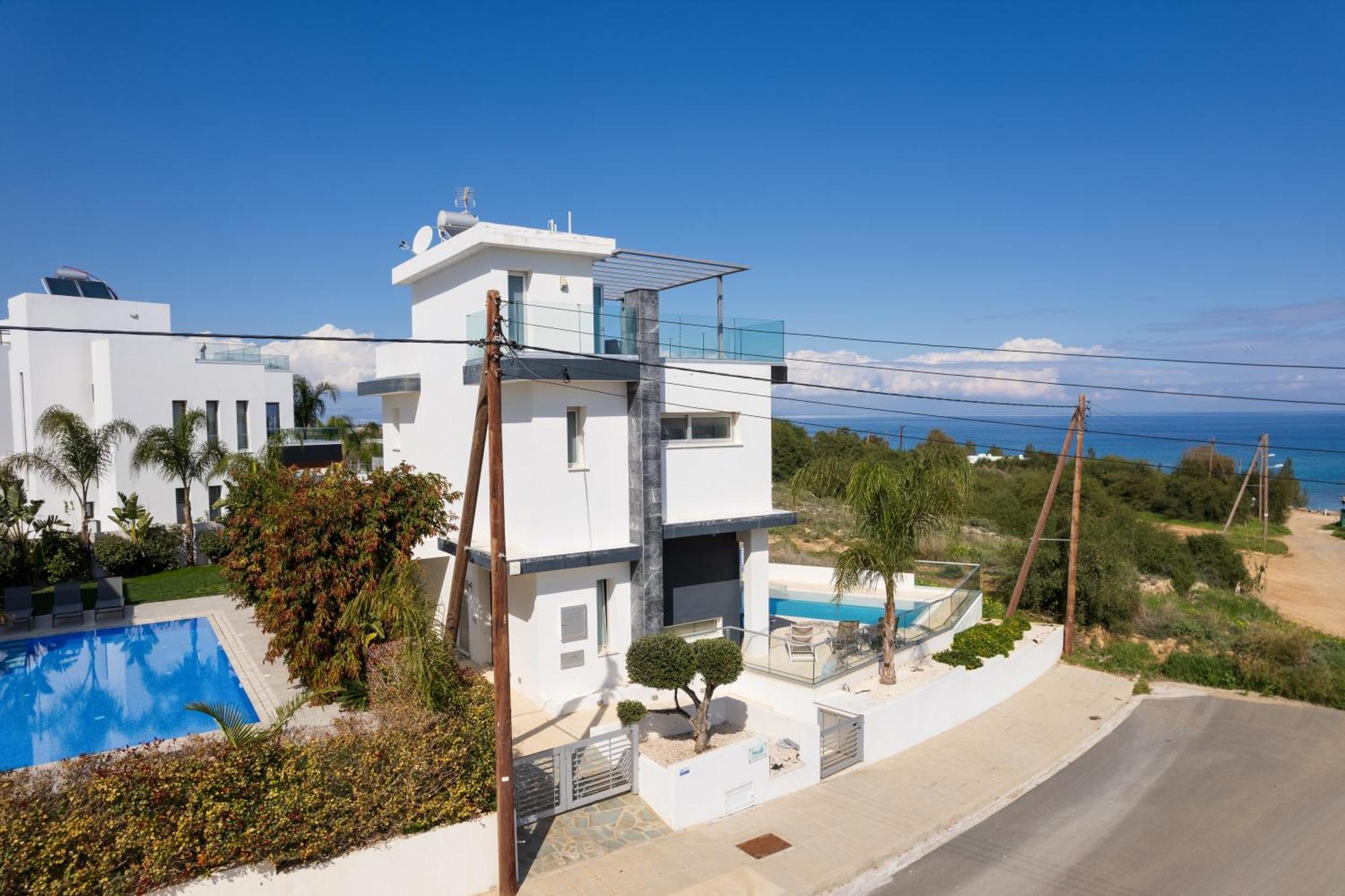 Seaside Luxury Villa Паралимни Экстерьер фото